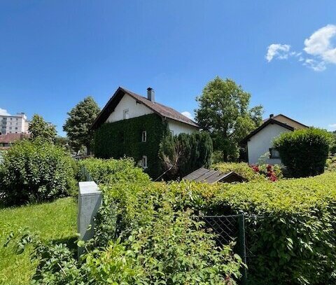 "Ruhe-Oase für die Familie – Großes Einfamilienhaus mit Wintergarten, Nebengebäude und großzügigem Garten"