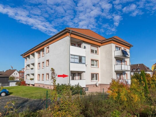 KOMPLETT MODERNISIERTE ERDGESCHOSSWOHNUNG MIT LOGGIA (BALKON)