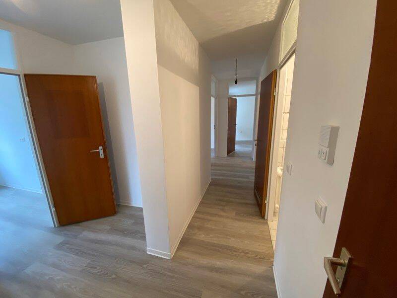 Ihr neues Zuhause: großzügige 4-Zimmer-Wohnung mit Balkon - Photo 1