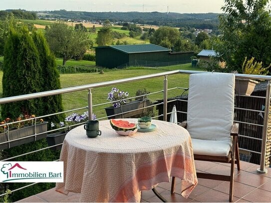 FREUDENBURG: TEILRENOVIERTES WOHNHAUS MIT GARTEN UND GARAGE!