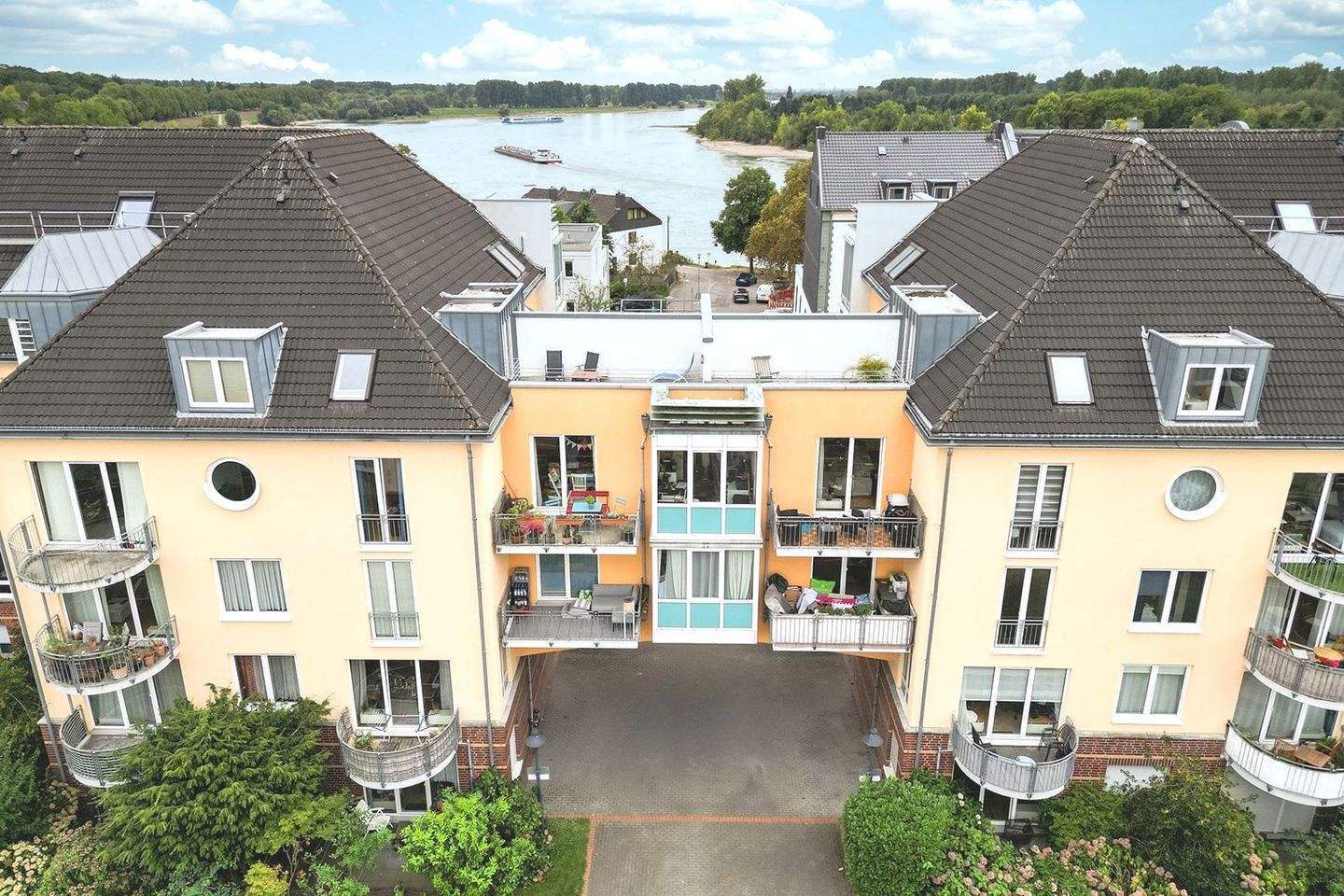 Wohnen oder Investieren: Stilvolle 2,5-Zimmer-Wohnung mit Balkon & Top-Ausstattung in Rheinnähe !!!