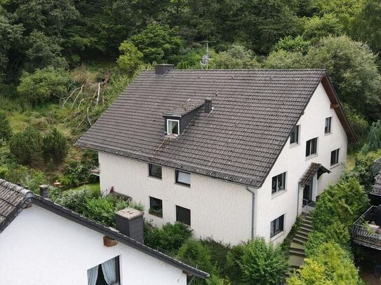 3 Zimmer-Dachgeschosswohnung mit 2 weiteren wohnlich ausgebauten Räumen im Spitzboden