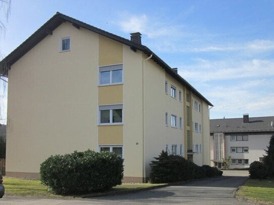 Gepflegte, neu renovierte, 2-Zimmer-Etagenwohnung,Loggia,Garage,zentrale Wohnlage, Bergneustadt,