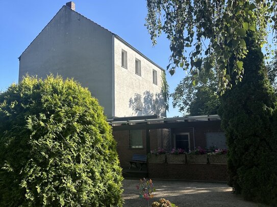 *Preview* GroßzügigesFamilienhaus oder drei Parteien Haus mit einmaligen Grundstück in Düren