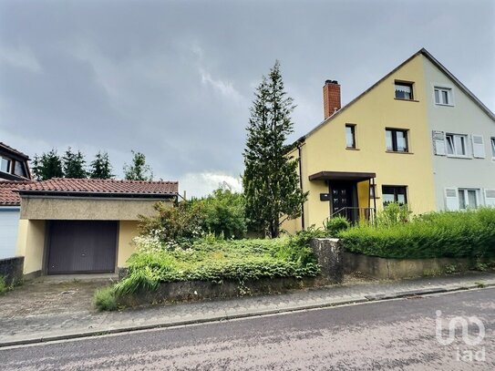 Doppelhaushälfte mit Wintergarten, 1 Garage, 1 Stellplatz und Garten