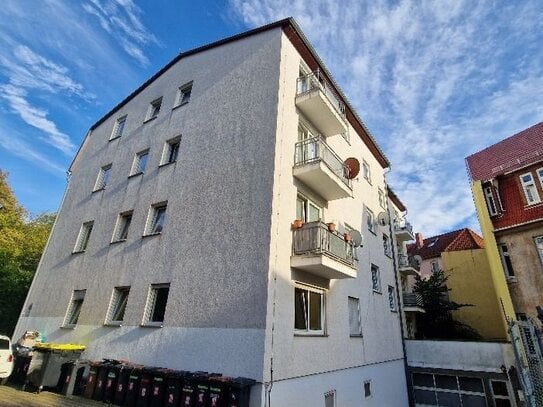 helle 2-Raum-Wohnung mit Balkon, Aufzug, direkt am Park