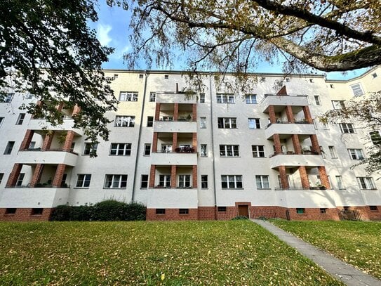 Charmante 2-Zimmer-Wohnung mit Loggia nahe Rüdesheimer Platz