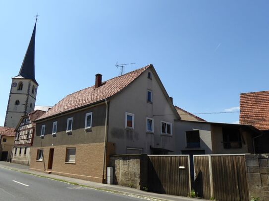 Renovierungsbedürftiges Bauernhaus mit Garage, Ställen und Maschinenhalle- mit Sanierungskonzept