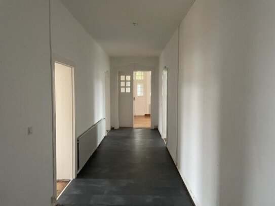 5-Zimmer-Altbauwohnung in zentraler Lage