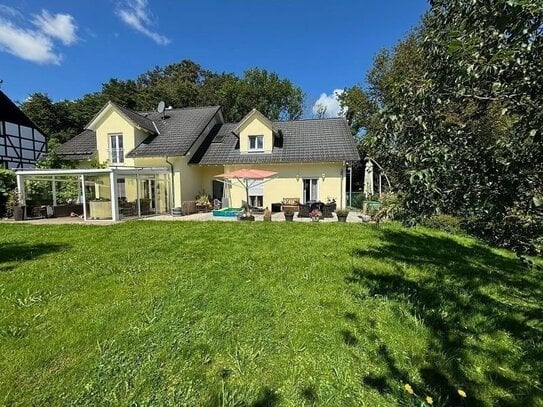 Top gepflegtes Landhaus mit 3 Wohneinheiten in bester Lage von Nümbrecht!