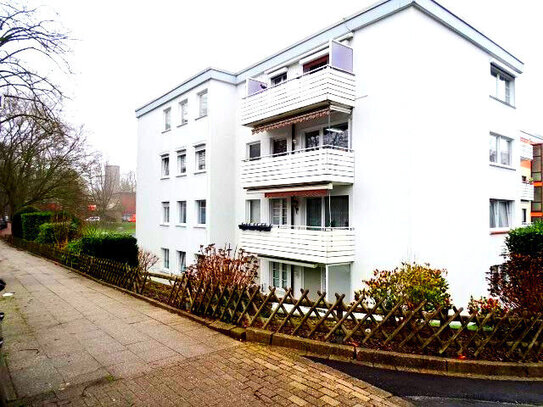 Schicke, sanierte 3 Zimmerwohnung mit EBK, Fahrstuhl, Balkon und Garage zu verkaufen