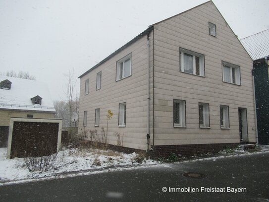 Einfamilienhaus in der Ortsmitte sowie halber Eigentumsanteil an Hofeinfahrt 95482 Gefrees, Schulstraße 13