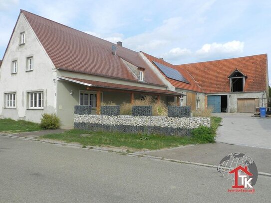 Einfamilienhaus mit Nebengebäuden un Wechingen bei Nördlingen