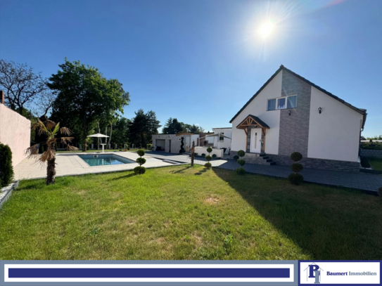 idyllisches Einfamilienhaus mit großem Garten, Garage und Pool