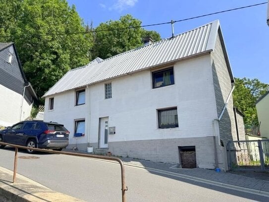 Zwei Einfamilienhäuser im Doppelpack in zentraler Lage und am Südhang vom Schlossberg in Westerburg