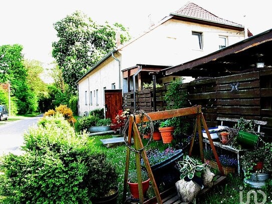 PREISSENKUNG Großes Doppelhaus auf dem Land