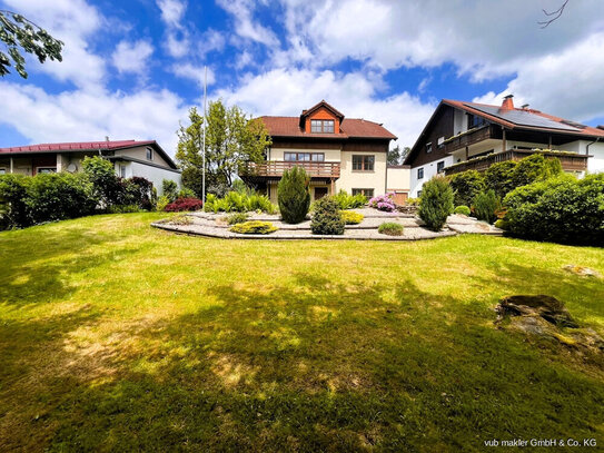 Zweifamilienidylle in Selb Vielitz: Ein Domizil, das Raum und Natur vereint