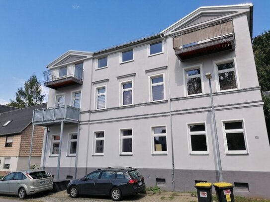 !! 5-Zimmer- Whng., 2 Bäder, Balkon, Garage, Stellplatz und Garten !!