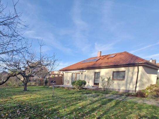 Niedrigenergiehaus im Bungalowstil in ruhiger, aber zentralen Lage