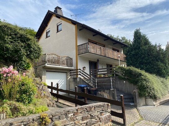 Dreifamilienhaus in traumhafter Natur-Hanglage im Herzen der Eifel - Nähe Mayen (ca.10Km)