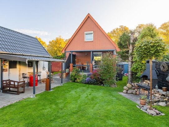 Bahnhofsnah! Einfamilienhaus in Blankenfelde - Mit Keller, Remise, Einbauküche, Garage u.v.m.