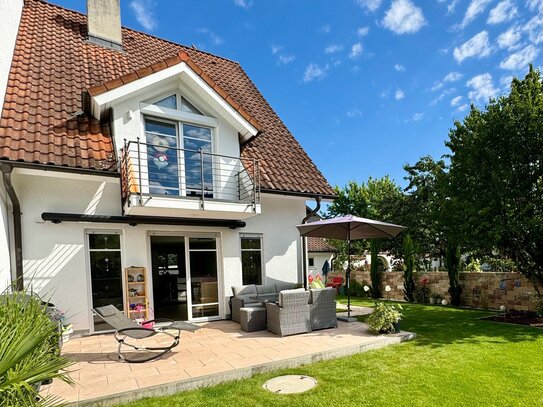 Modernes Traumhaus mit Gartenparadies im Herzen von Bad Krozingen