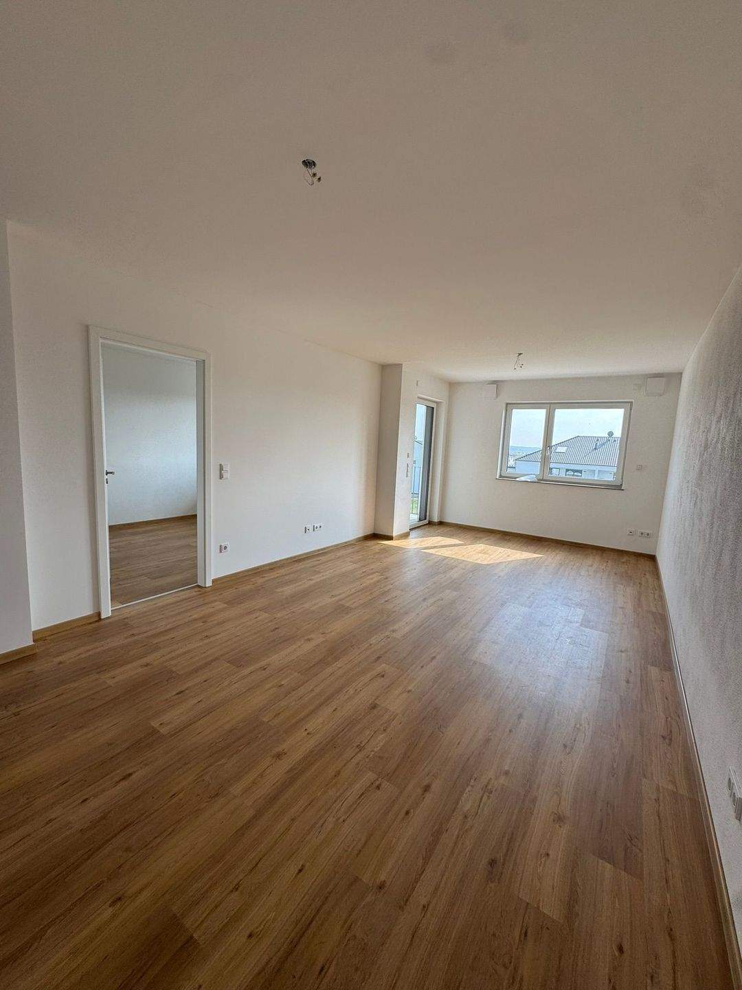                                                               Neubau-Erstbezug: Moderne 2-Zimmer-Wohnung mit S&uuml;dbalkon &amp; Aufzug                                                       in Rain (Donau-Ries)