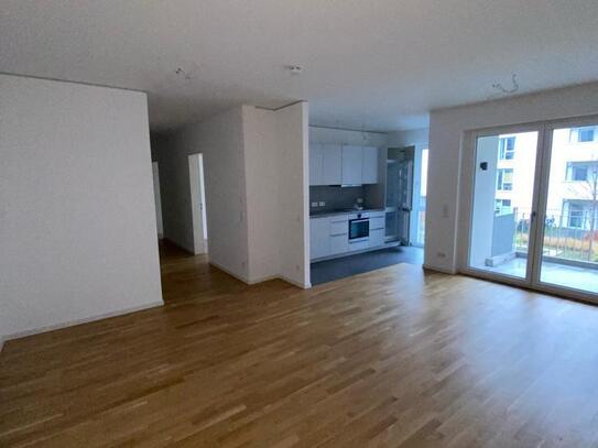 4-Zimmer-Wohnung mit Einbauküche + Balkon!