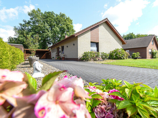 *** ebenerdiges Wohnen in ruhiger Lage *** Modernisiertes Einfamilienhaus mit pflegeleichtem Garten