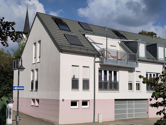 Schöne 3,5-Zimmer-Wohnung mit Loggia und Garagenstellplatz in zentraler Lage