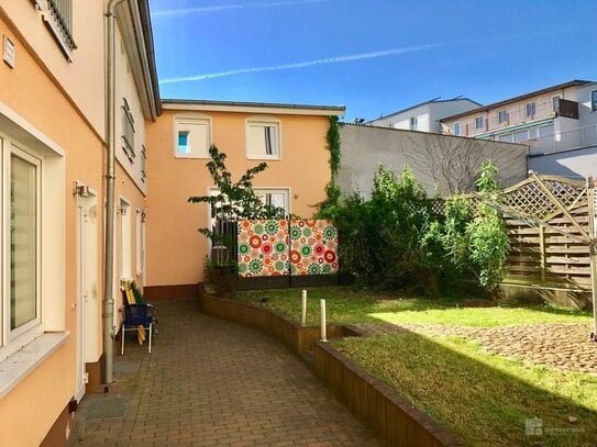 Helle 2-Zimmer-Wohnung mit großer Balkonterrasse in der Paulsstadt