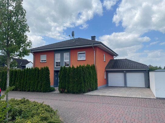 Einfamilienhaus in bester Lage mit Garten, Terrasse, Balkon und Doppelgarage