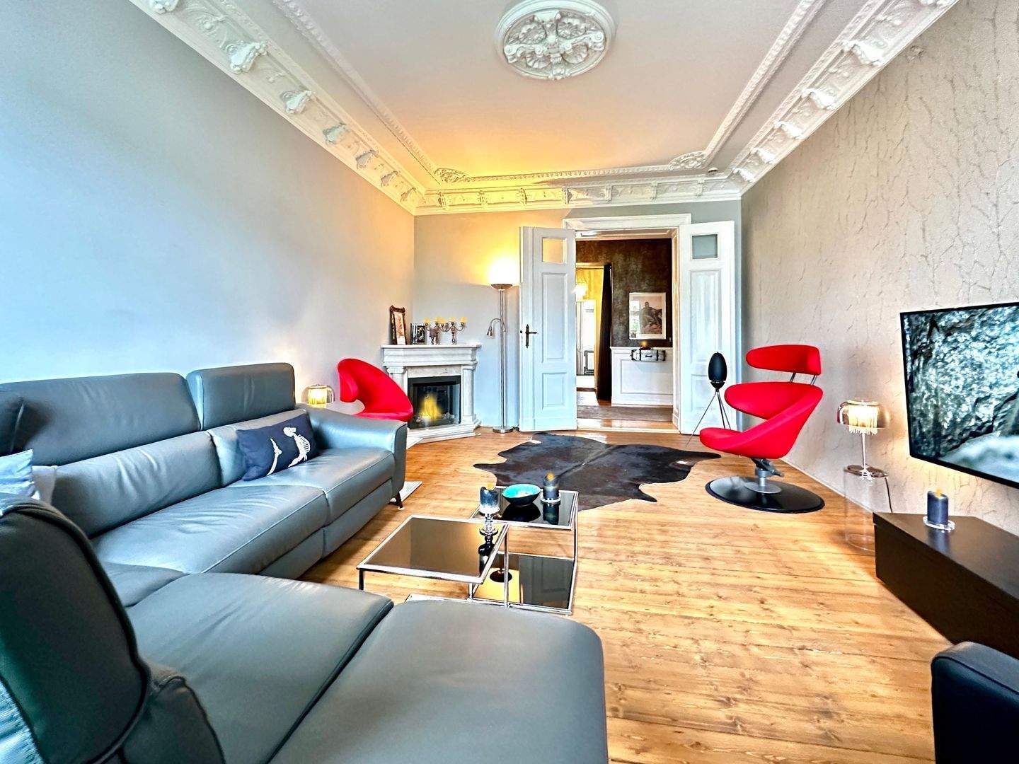 Elegante Luxus-Stuckwohnung mit Kaminen/Balkon (für 4-5 Monate) in Mitte-Tiergarten. Voll möbliert, stylishes Design - Foto 1