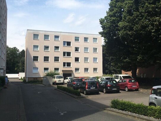 Gepflegte 4-Raum-Hochparterre-Wohnung mit Balkon in Langenhagen