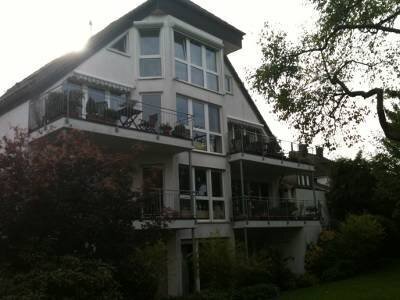 Wohnen in ruhigem Haus mit schönem Balkon und Gartennutzung