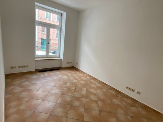 ~ 2 Zimmerwohnung mit Badewanne und Balkon evtl. mit Einbauküche ~