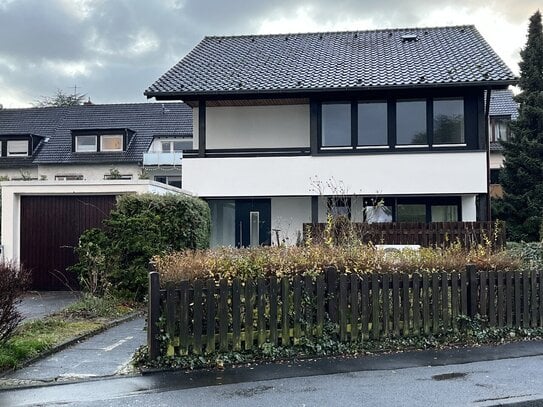 Freistehendes Einfamilienhaus mit Sonnengarten und Siebengebirgsblick in Bad Godesberg