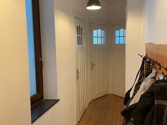 Schöne Altbauwohnung im EG mit Terrasse in Top Lage