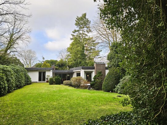 Klassischer Bungalow auf parkähnlichem Grundstück