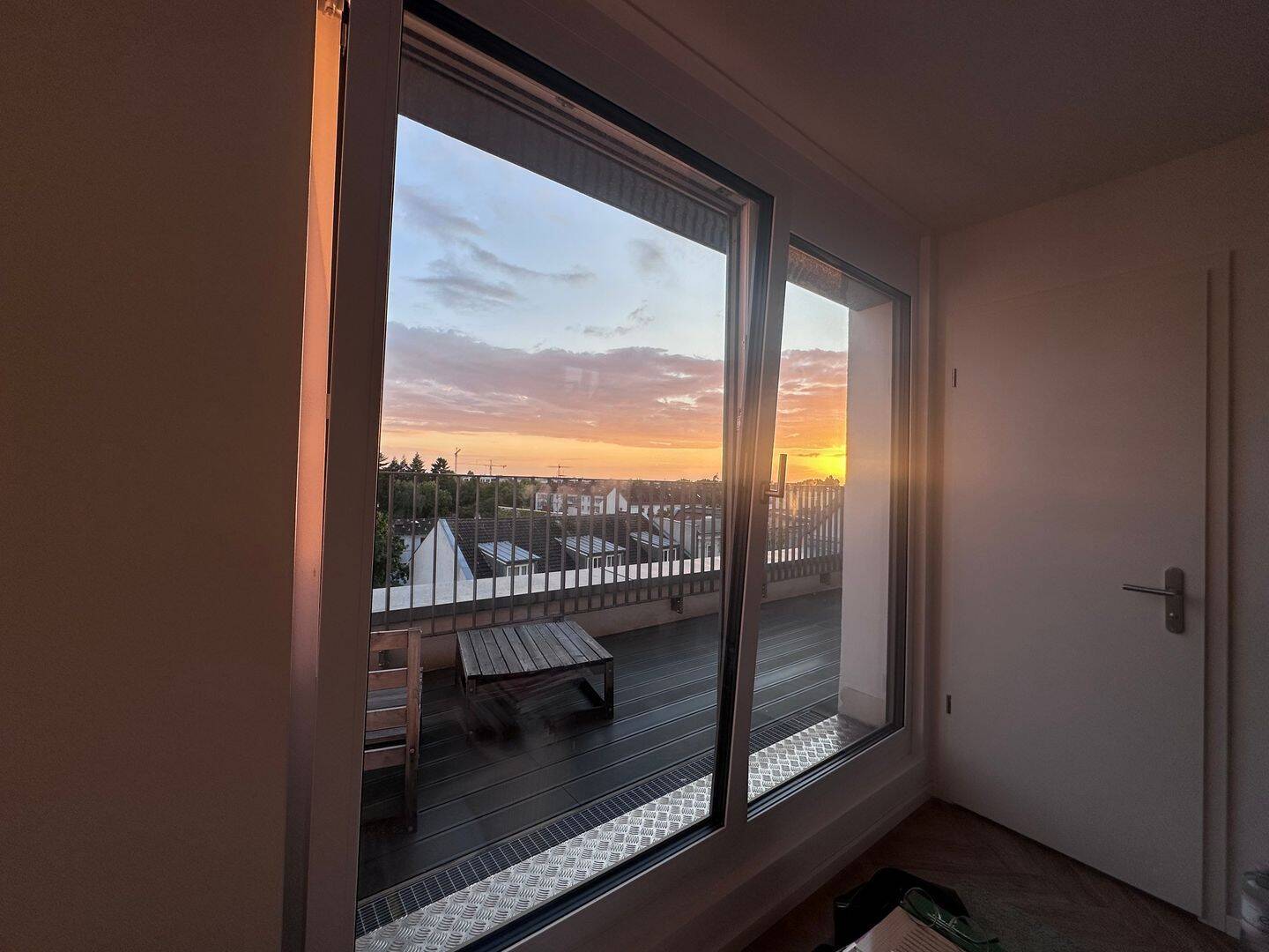 Sonnige 2-Zimmer-Wohnung mit großer Terrasse - Foto 1