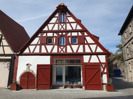 *Exklusives Wohnen im Zentrum von Forchheim* - vollmöbliert bis zum Teller -