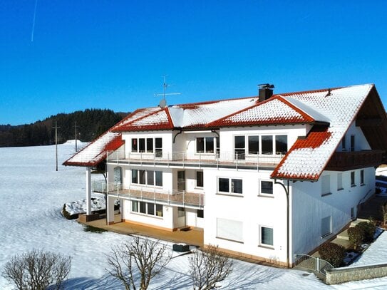 Repräsentatives Mehrgenerationenhaus mit Panoramablick großem grünen Grundstück, drei Garagen an ruhiger Lage