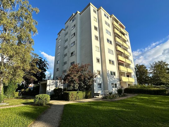 TOLLE WEITSICHT! Geräumige 3 1/2-Zi.-Wohnung mit Balkon, Aufzug und TG