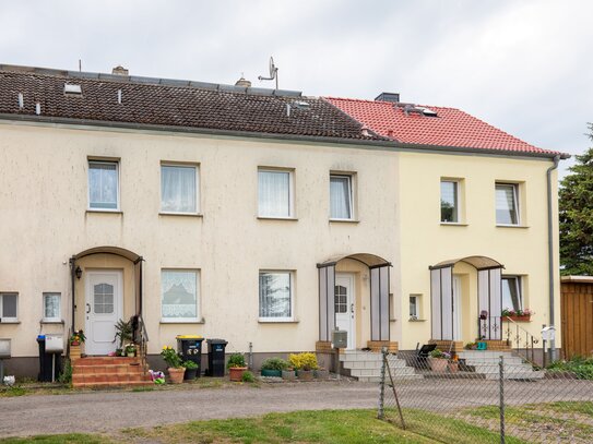 Listenpreis 60.000,00 € - Reihenmittelhaus in Rühlow - Sponholz, nahe Neubrandenburg, in ruhiger Lage mit Nebengebäude…