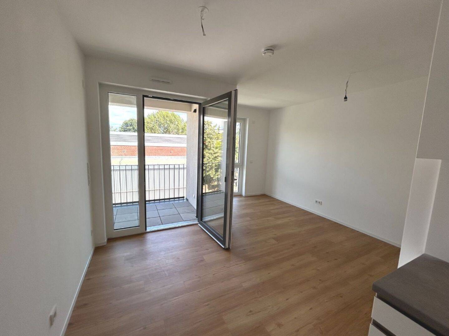 Wunderschöne 1-Zimmer-Wohnung mit eigener Einbauküche und Loggia! - Foto 1