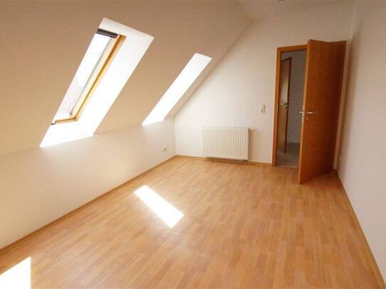 Schöne Dachgeschosswohnung in der Innenstadt zu vermieten ++AUFZUG++EBK+++TERRASSE+++