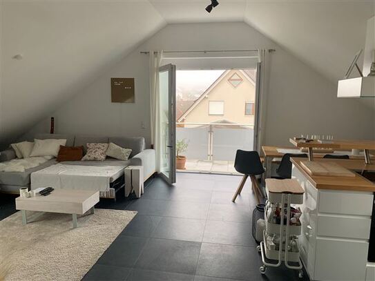 Moderne Dachwohnung - helle3-Zimmer in Waldstetten zu vermieten