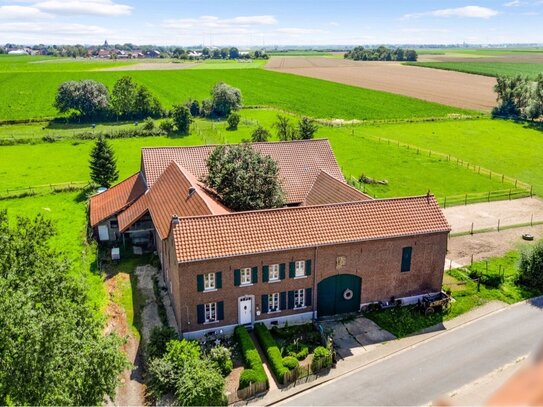 Ein Paradies für Mensch und Tier! Einzigartiger Vierkanthof mit kleiner Reithalle in Selsten!