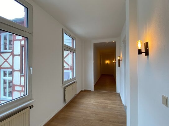 Großzügige 5-Zimmer-Altbauwohnung mit Balkon und Stellplatz