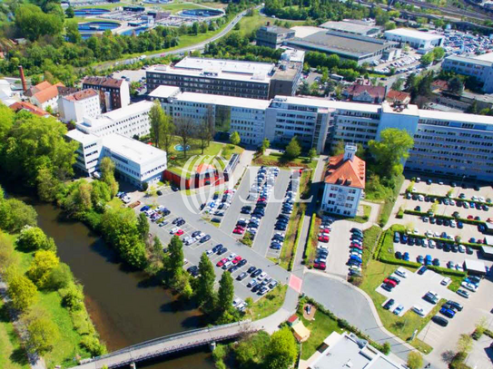 Etablierter Businesspark an der Stadtgrenze Fürth mit vielen Stellplätzen!